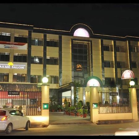 Grand Continental Hotel Prayagraj Bagian luar foto