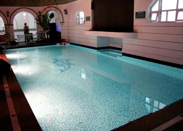 Grand Continental Hotel Prayagraj Bagian luar foto