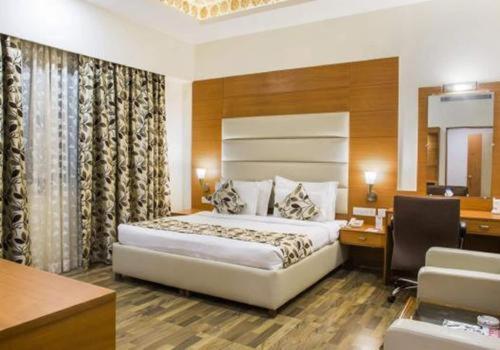 Grand Continental Hotel Prayagraj Bagian luar foto