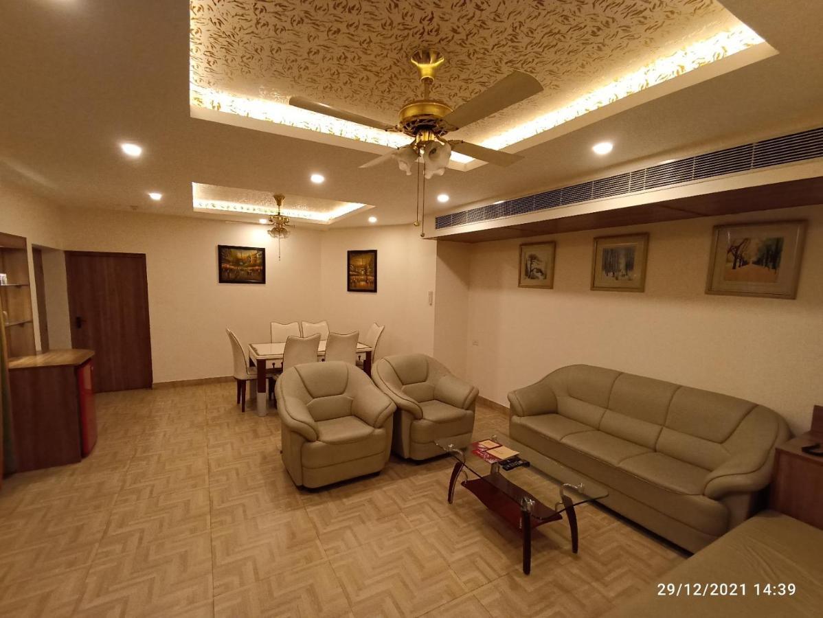 Grand Continental Hotel Prayagraj Bagian luar foto