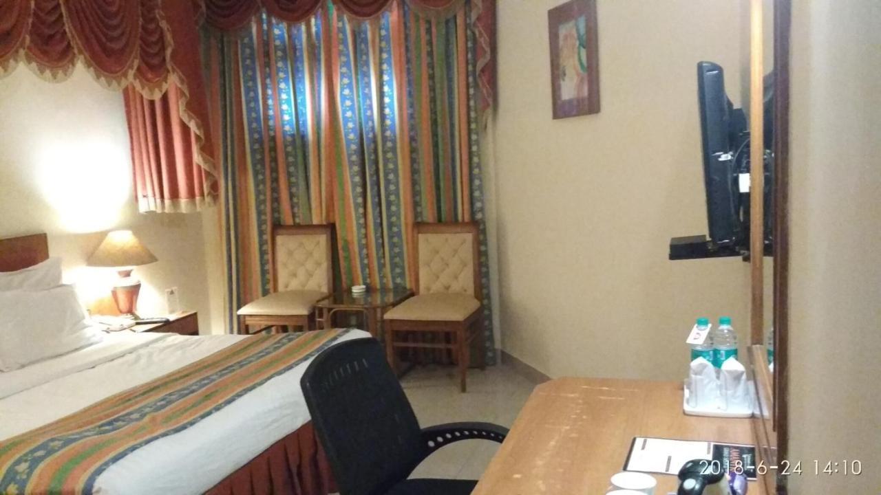 Grand Continental Hotel Prayagraj Bagian luar foto