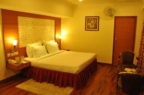 Grand Continental Hotel Prayagraj Bagian luar foto